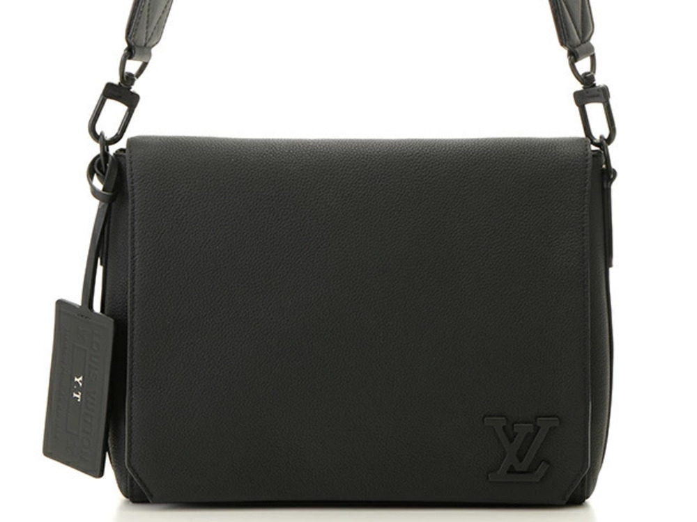 LOUIS VUITTON Messenger Crossbody Bag Grain Leather Noir Black